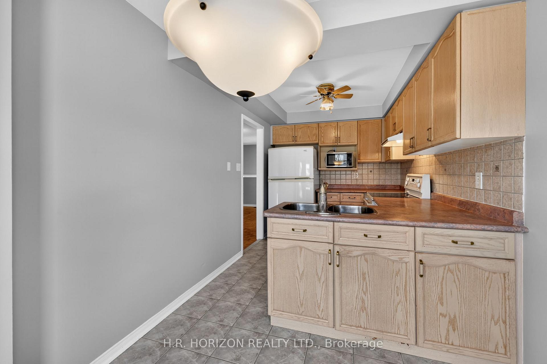 Photo 13 of 8 Schaefer Place, Caledon, Bolton North — HOMEH