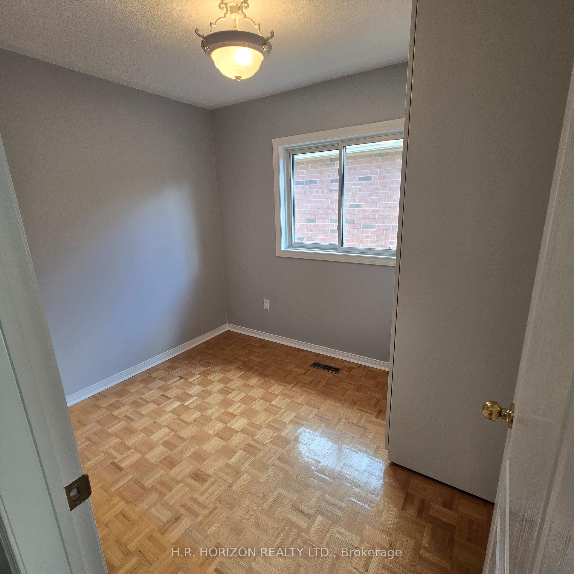 Photo 17 of 8 Schaefer Place, Caledon, Bolton North — HOMEH
