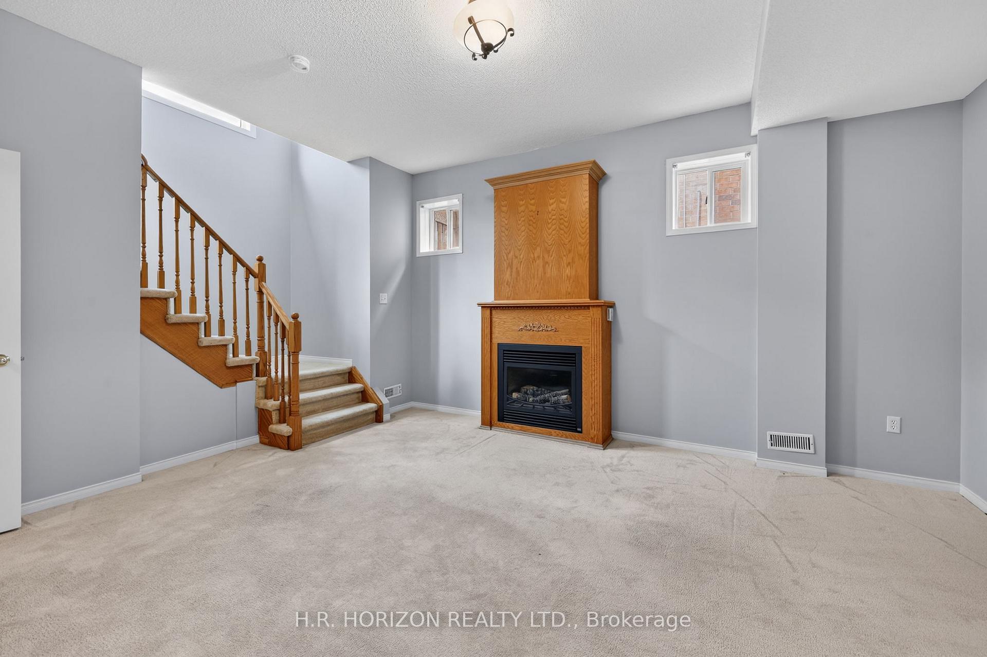 Photo 21 of 8 Schaefer Place, Caledon, Bolton North — HOMEH