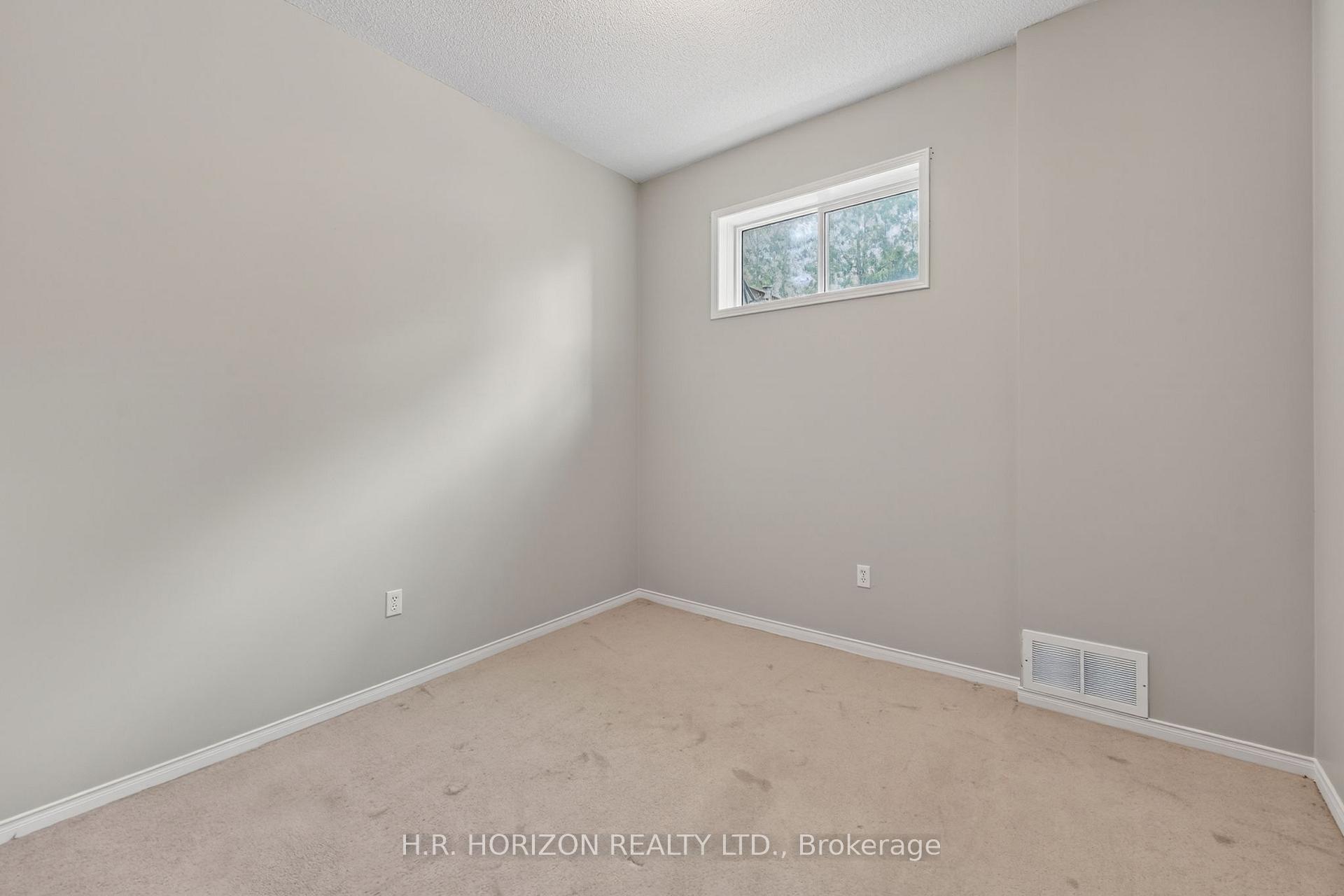 Photo 26 of 8 Schaefer Place, Caledon, Bolton North — HOMEH