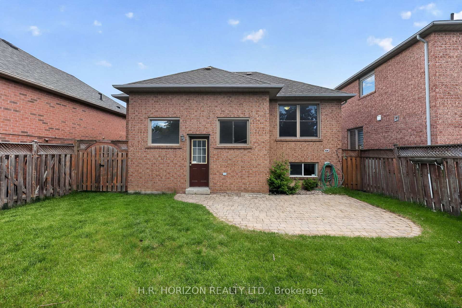 Photo 32 of 8 Schaefer Place, Caledon, Bolton North — HOMEH