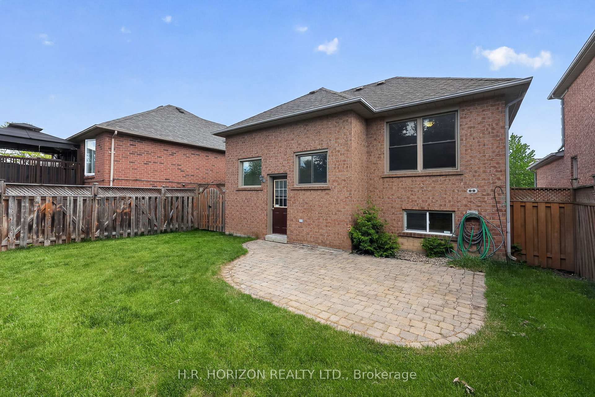 Photo 33 of 8 Schaefer Place, Caledon, Bolton North — HOMEH
