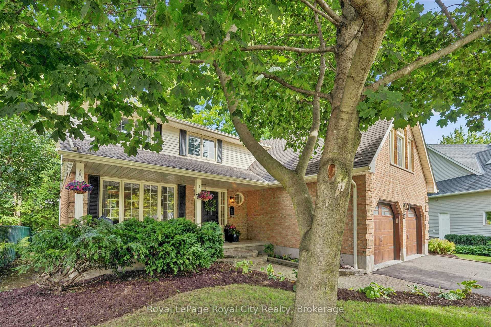 Photo 2 of 17 Sugarbush Place, Guelph, Willow West/Sugarbush/West Acres — HOMEH
