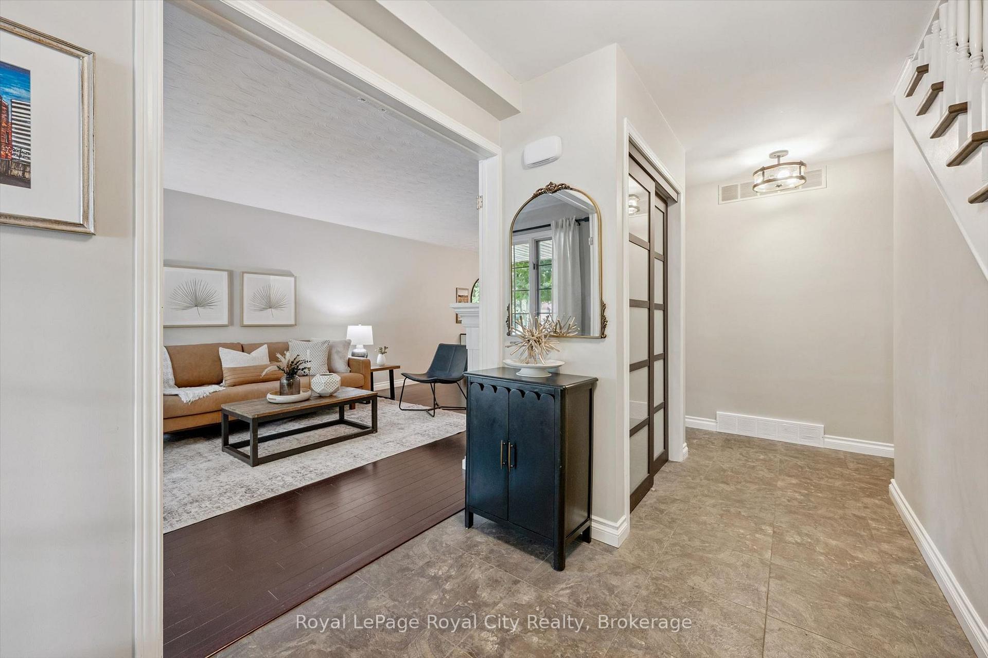 Photo 5 of 17 Sugarbush Place, Guelph, Willow West/Sugarbush/West Acres — HOMEH