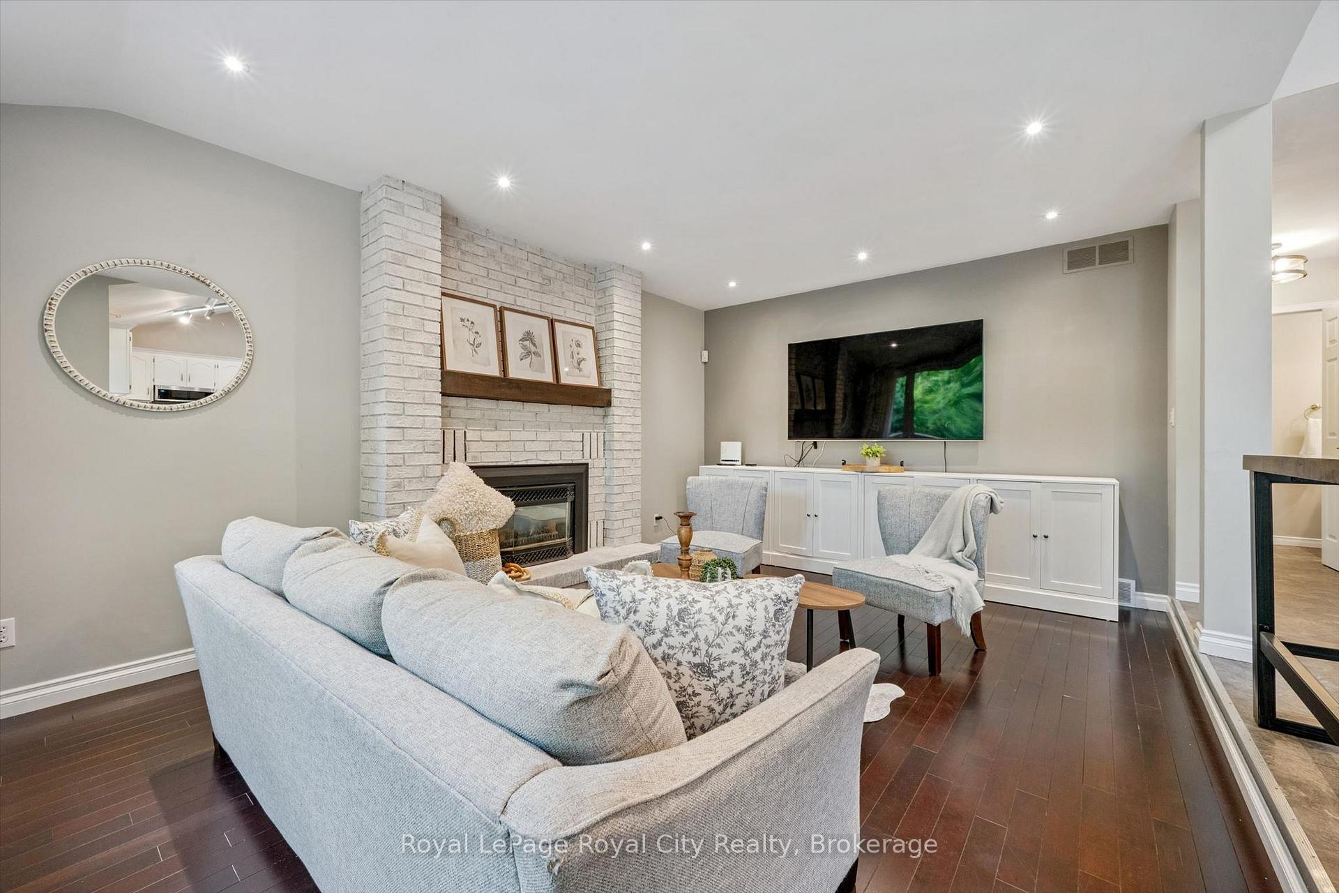Photo 11 of 17 Sugarbush Place, Guelph, Willow West/Sugarbush/West Acres — HOMEH