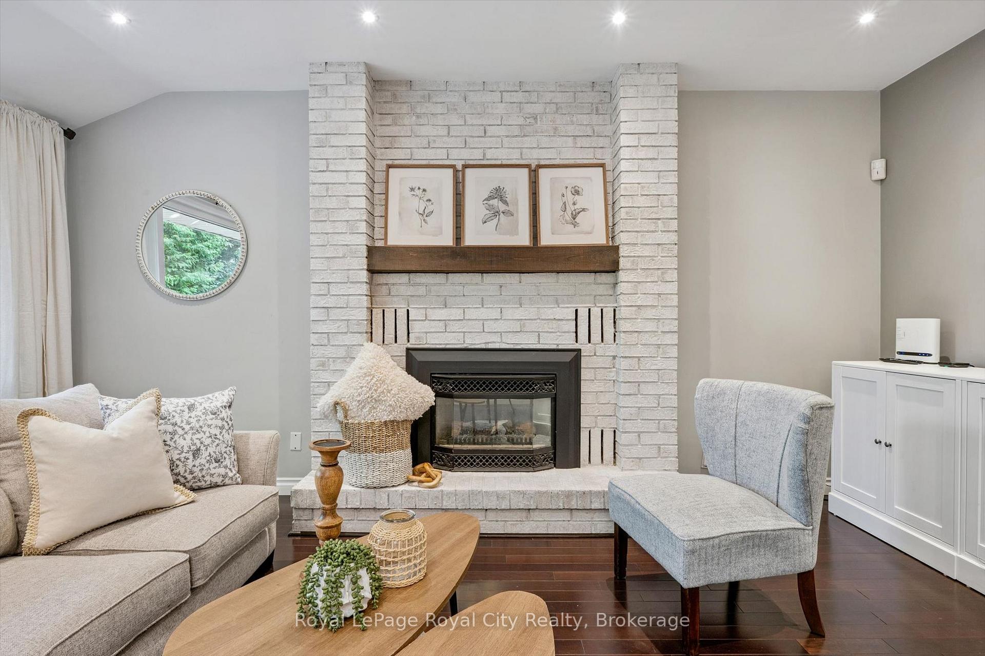 Photo 12 of 17 Sugarbush Place, Guelph, Willow West/Sugarbush/West Acres — HOMEH