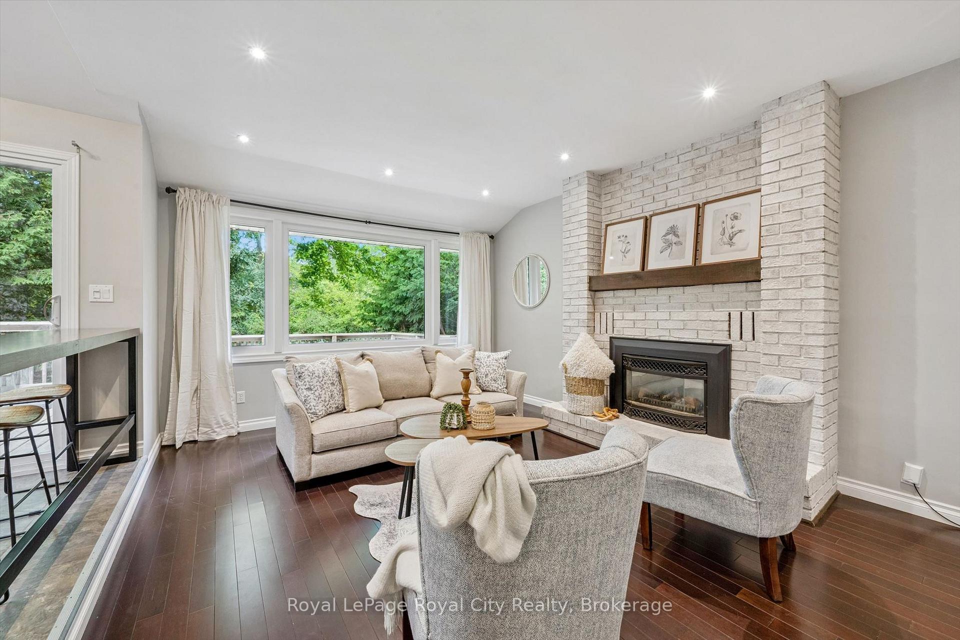 Photo 13 of 17 Sugarbush Place, Guelph, Willow West/Sugarbush/West Acres — HOMEH