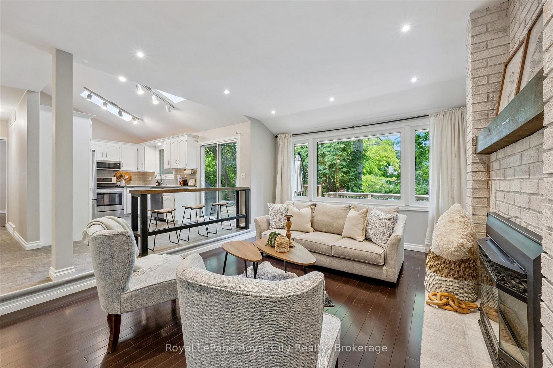 Photo 14 of 17 Sugarbush Place, Guelph, Willow West/Sugarbush/West Acres — HOMEH