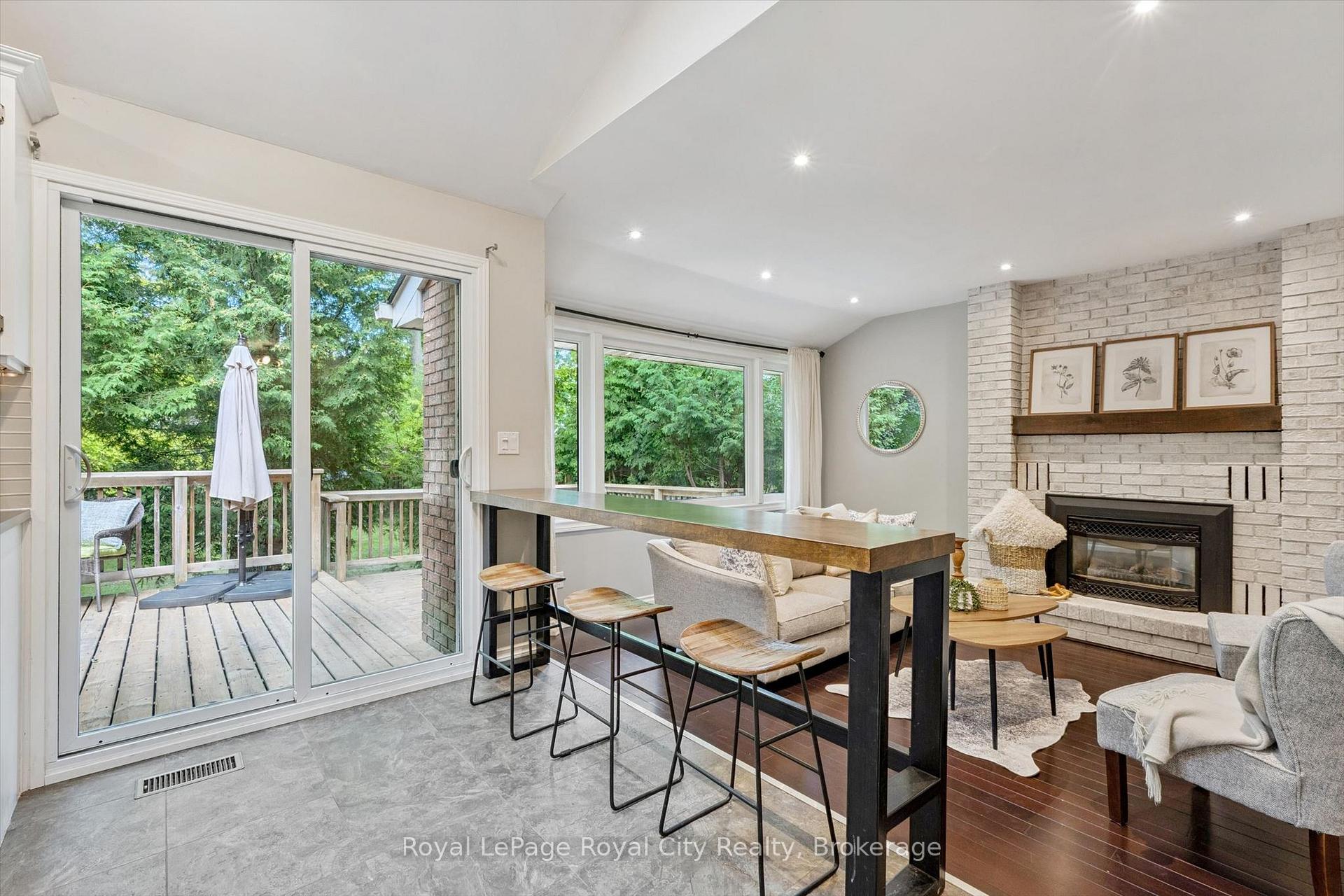 Photo 15 of 17 Sugarbush Place, Guelph, Willow West/Sugarbush/West Acres — HOMEH