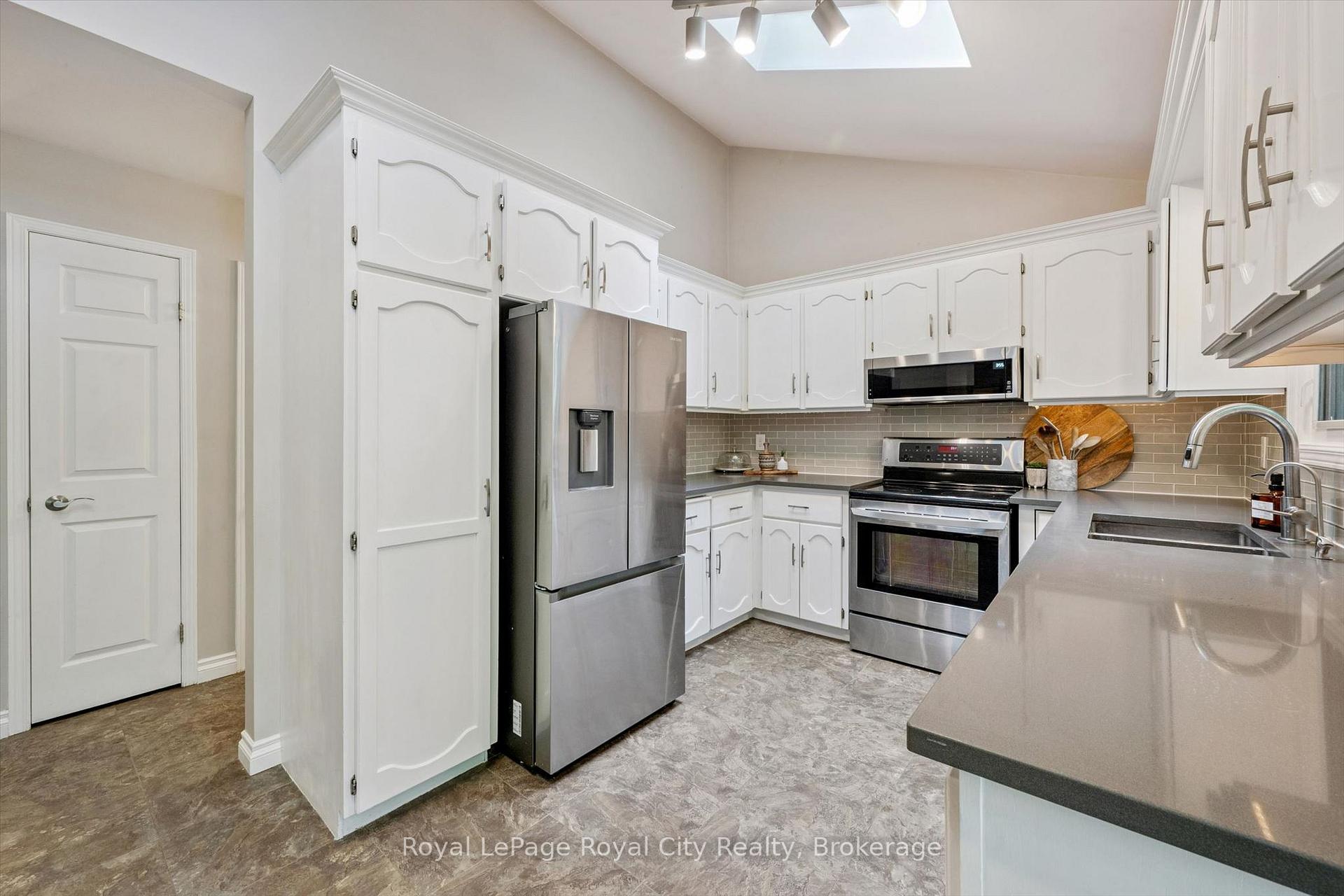 Photo 17 of 17 Sugarbush Place, Guelph, Willow West/Sugarbush/West Acres — HOMEH