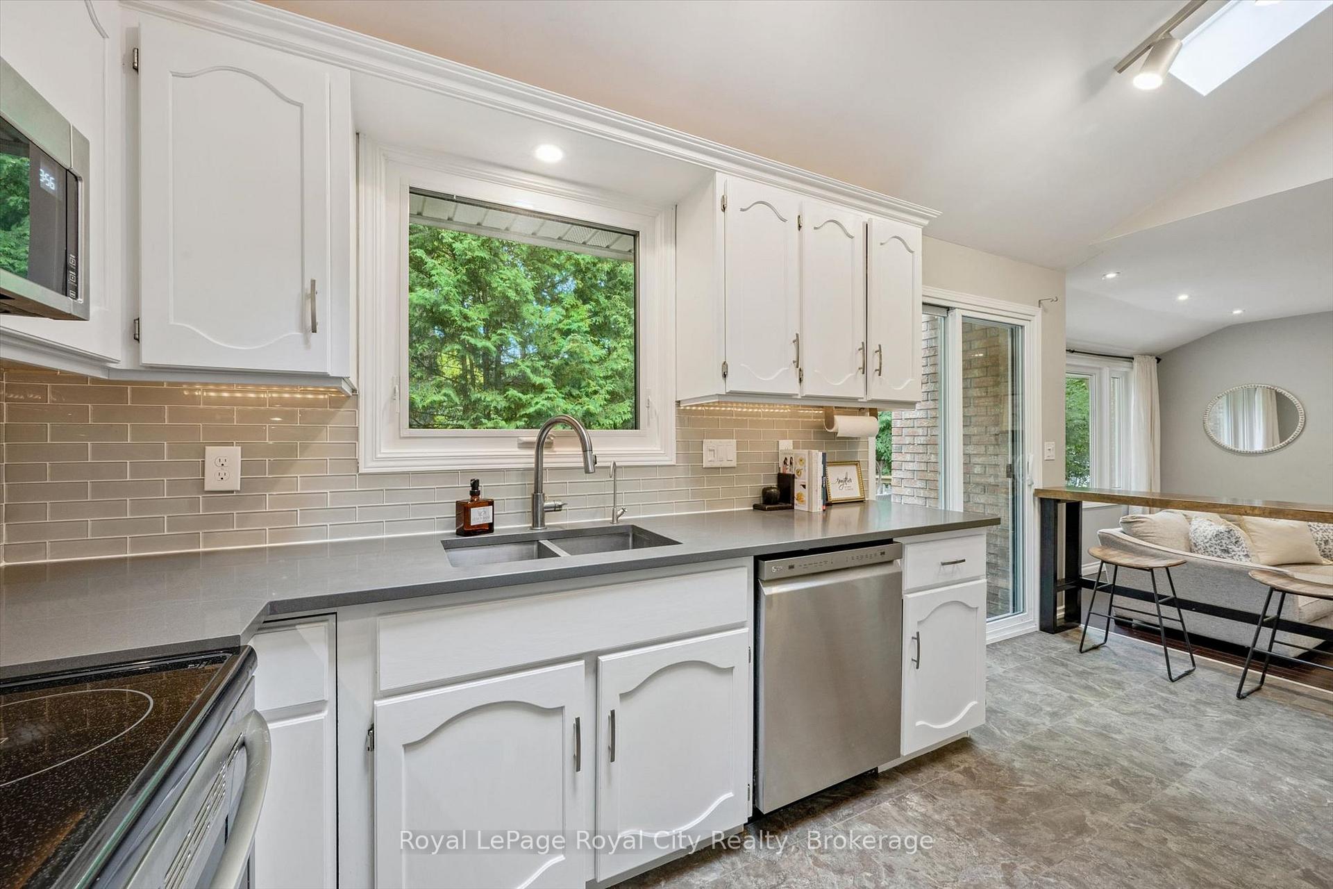Photo 19 of 17 Sugarbush Place, Guelph, Willow West/Sugarbush/West Acres — HOMEH