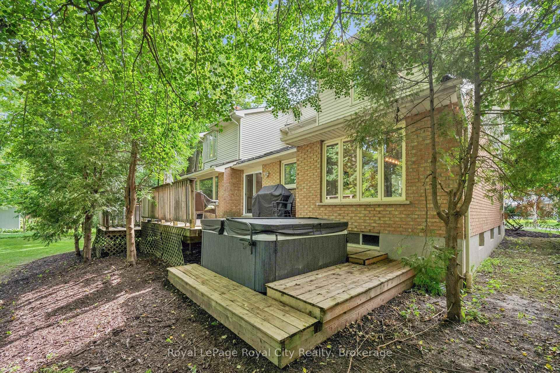 Photo 32 of 17 Sugarbush Place, Guelph, Willow West/Sugarbush/West Acres — HOMEH