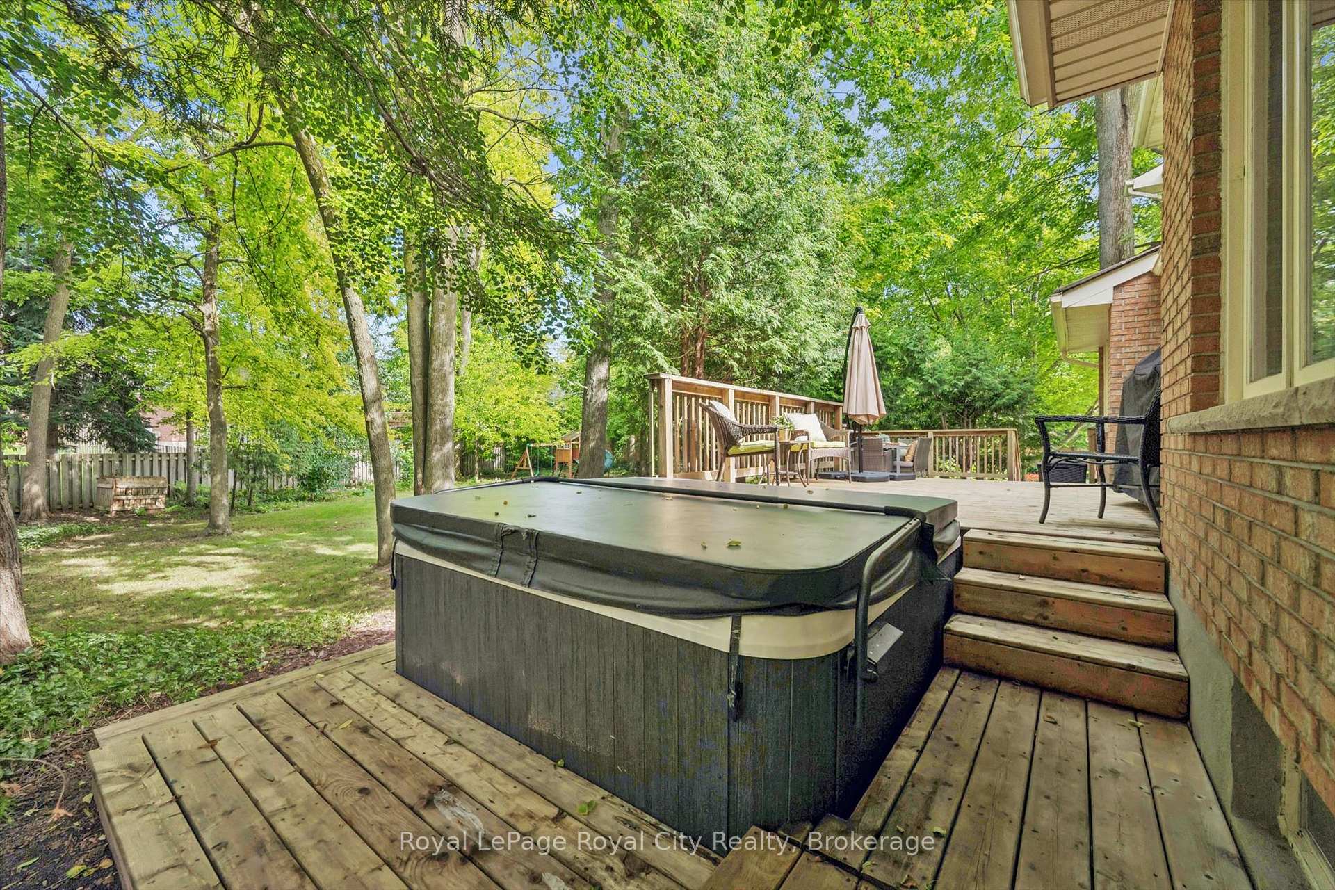 Photo 33 of 17 Sugarbush Place, Guelph, Willow West/Sugarbush/West Acres — HOMEH
