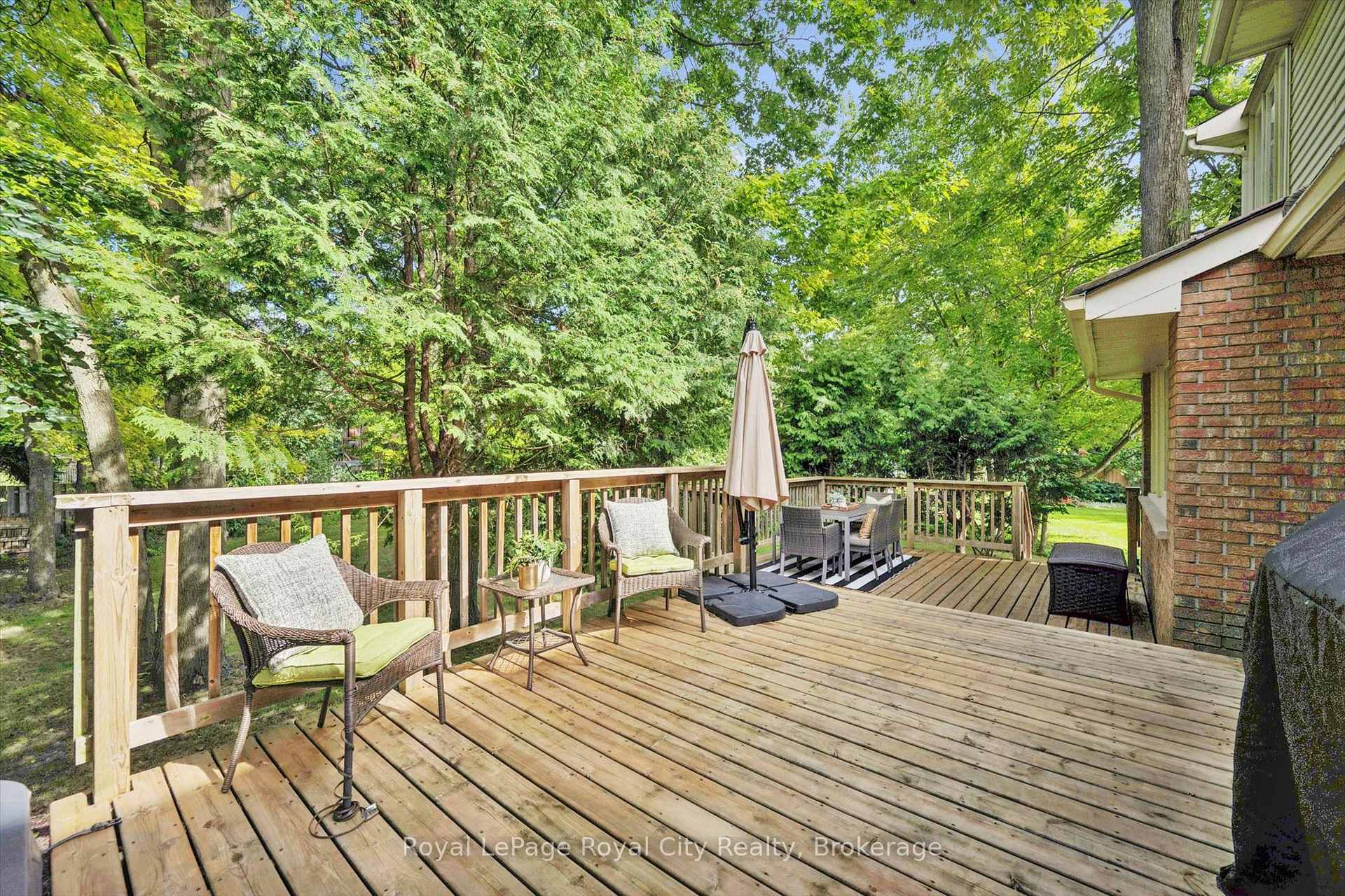 Photo 35 of 17 Sugarbush Place, Guelph, Willow West/Sugarbush/West Acres — HOMEH