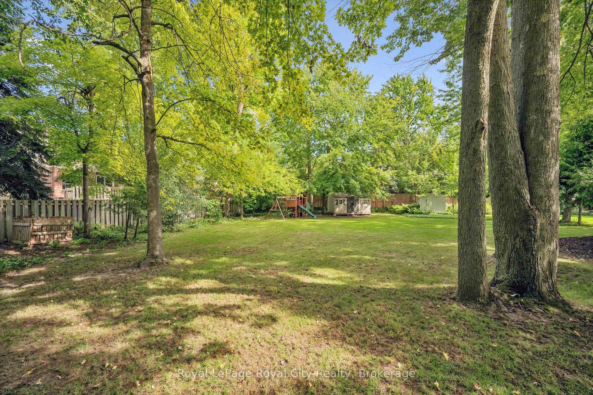 Photo 39 of 17 Sugarbush Place, Guelph, Willow West/Sugarbush/West Acres — HOMEH
