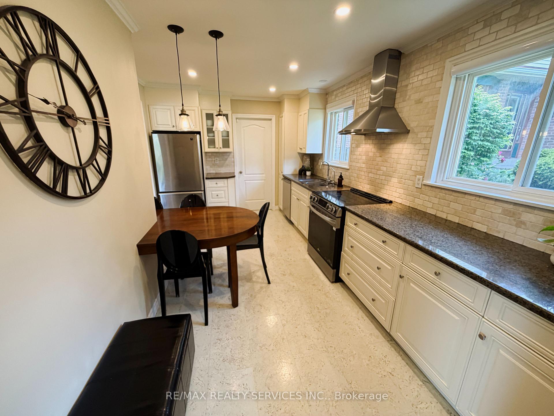Photo 2 of 238 Laurier Avenue, Milton, Bronte Meadows — HOMEH