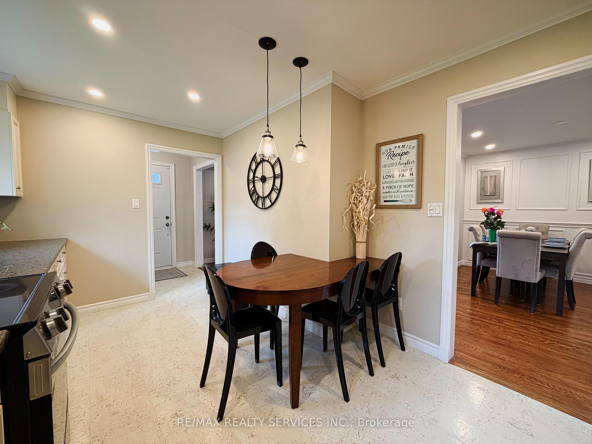 Photo 3 of 238 Laurier Avenue, Milton, Bronte Meadows — HOMEH