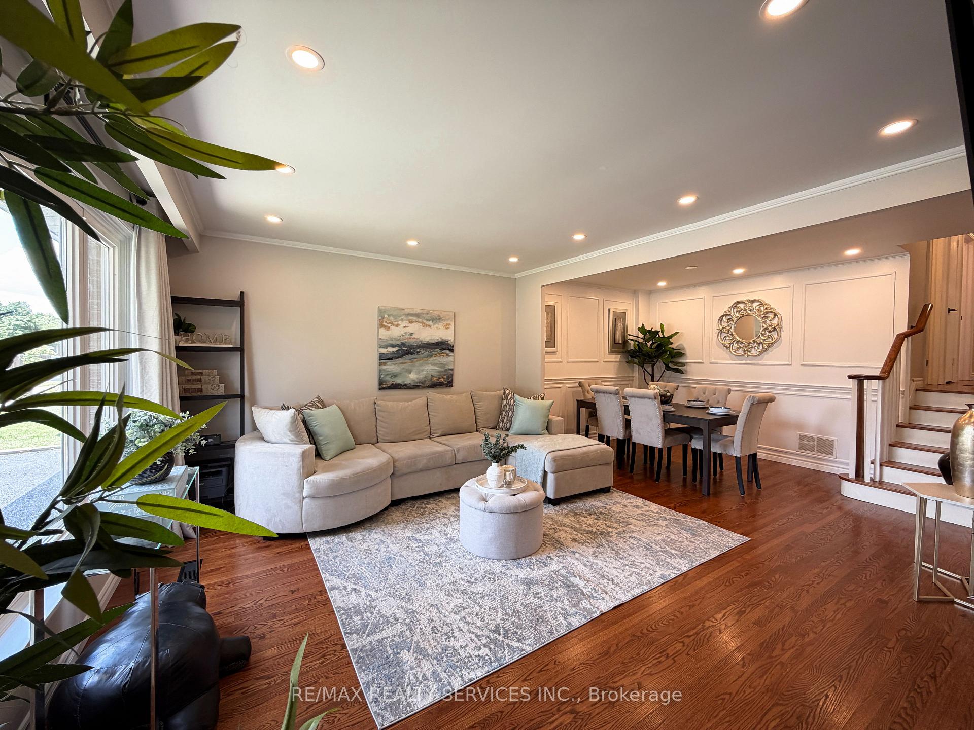 Photo 5 of 238 Laurier Avenue, Milton, Bronte Meadows — HOMEH