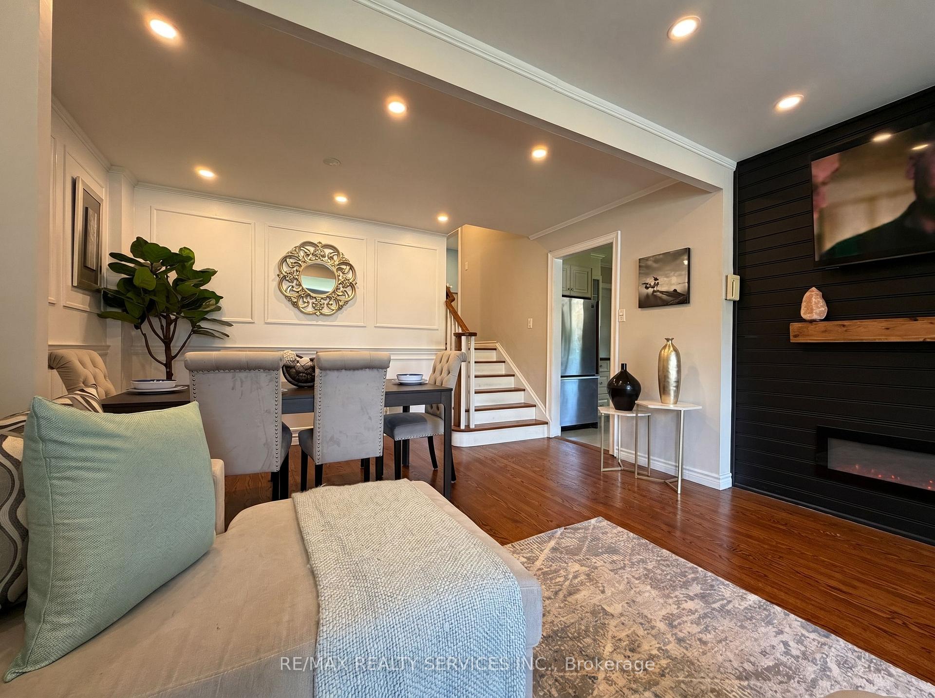 Photo 10 of 238 Laurier Avenue, Milton, Bronte Meadows — HOMEH
