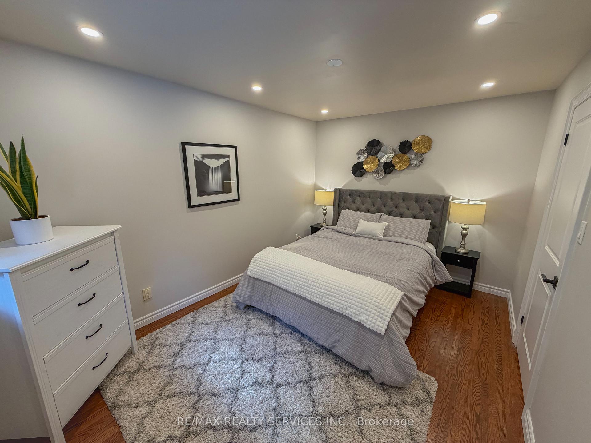 Photo 11 of 238 Laurier Avenue, Milton, Bronte Meadows — HOMEH