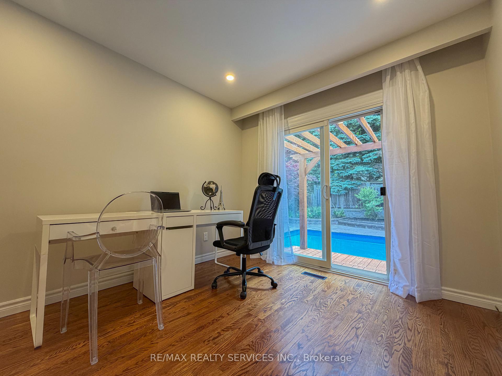 Photo 12 of 238 Laurier Avenue, Milton, Bronte Meadows — HOMEH
