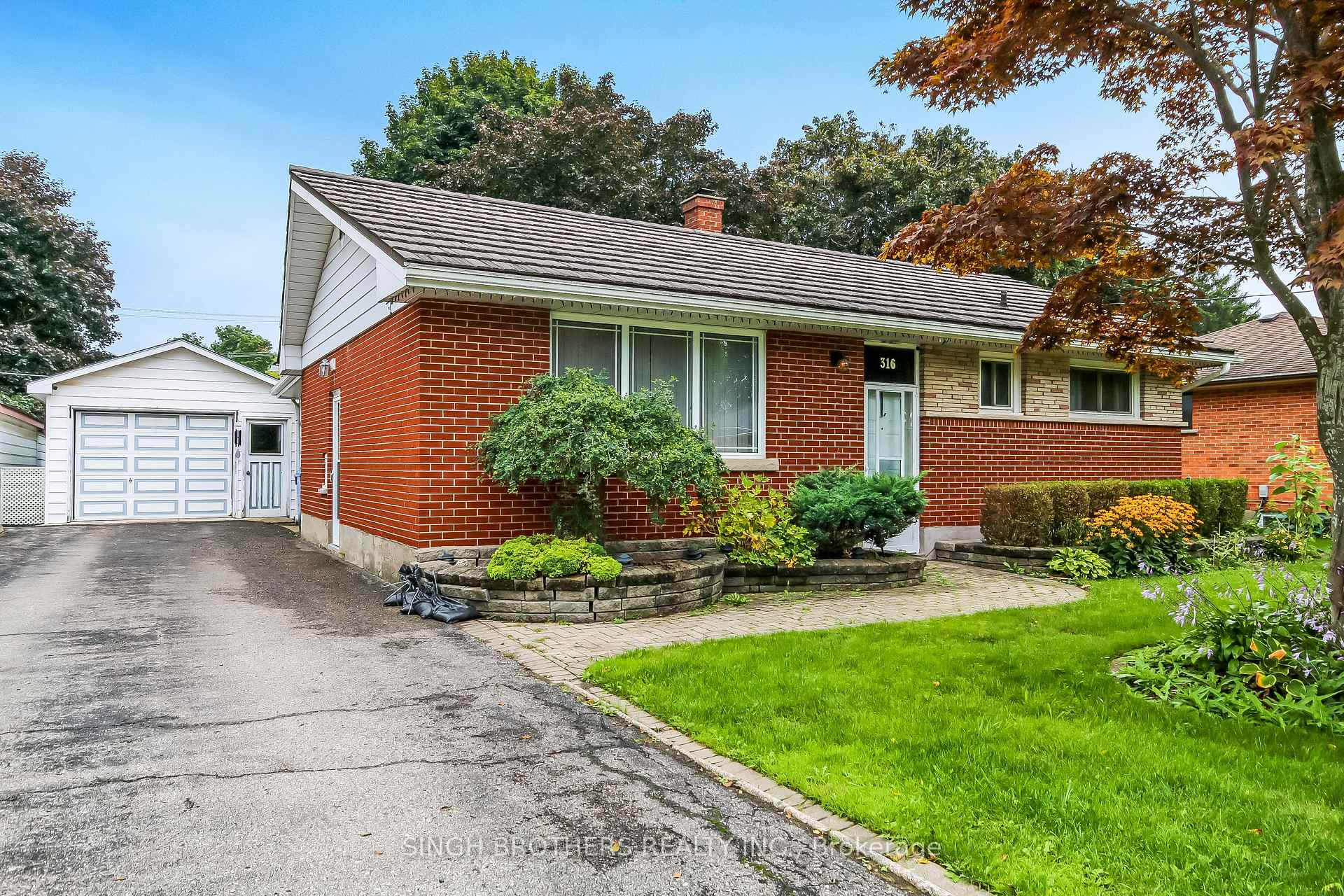 Photo 2 of 316 Willowgrove Crescent, Woodstock, Woodstock - North — HOMEH