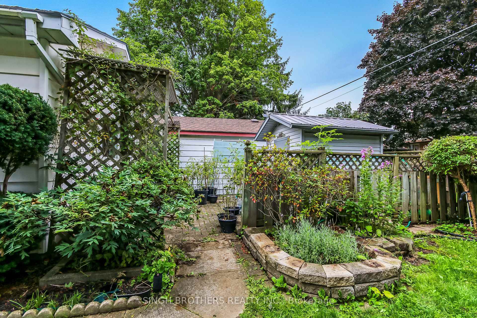 Photo 5 of 316 Willowgrove Crescent, Woodstock, Woodstock - North — HOMEH