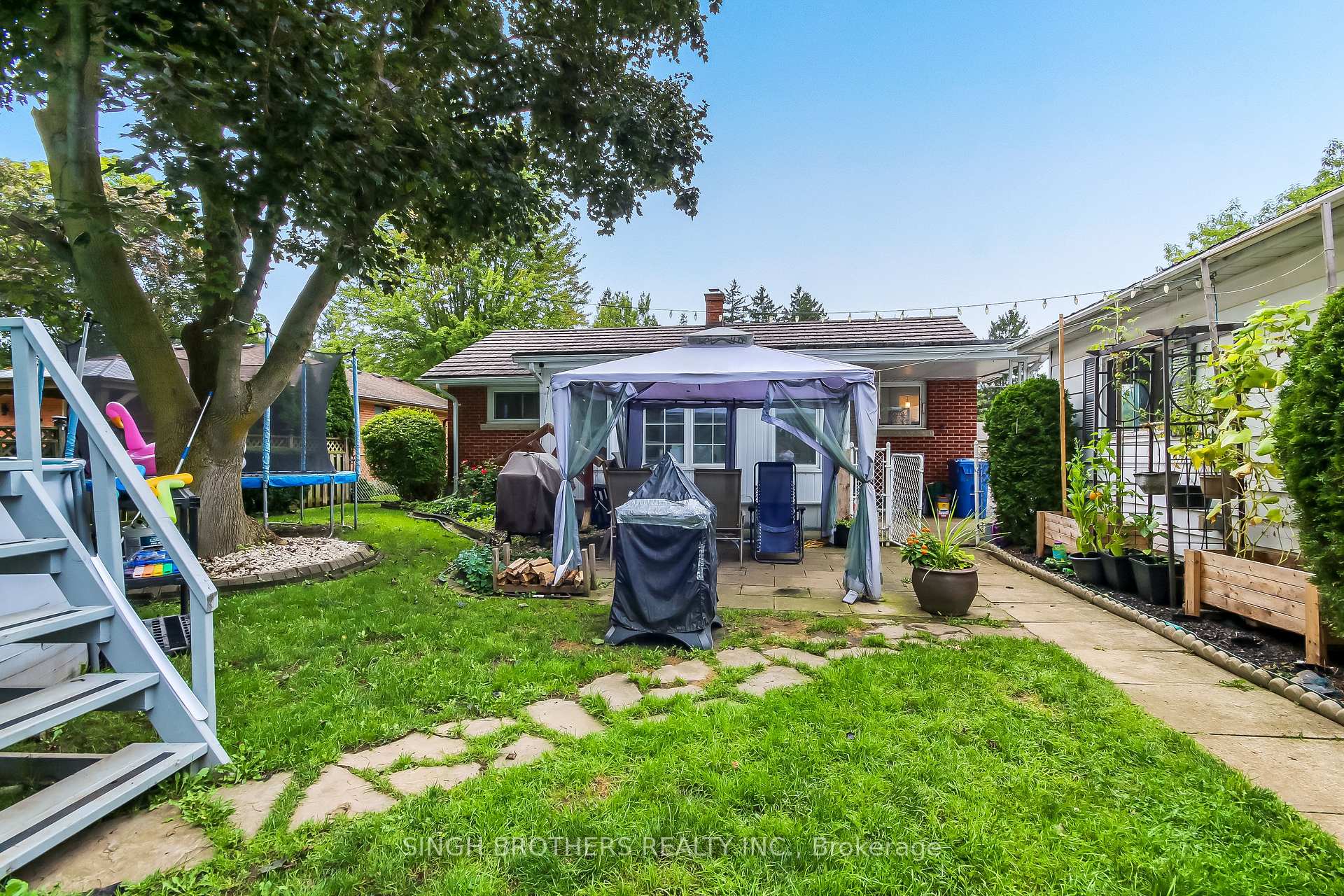 Photo 6 of 316 Willowgrove Crescent, Woodstock, Woodstock - North — HOMEH