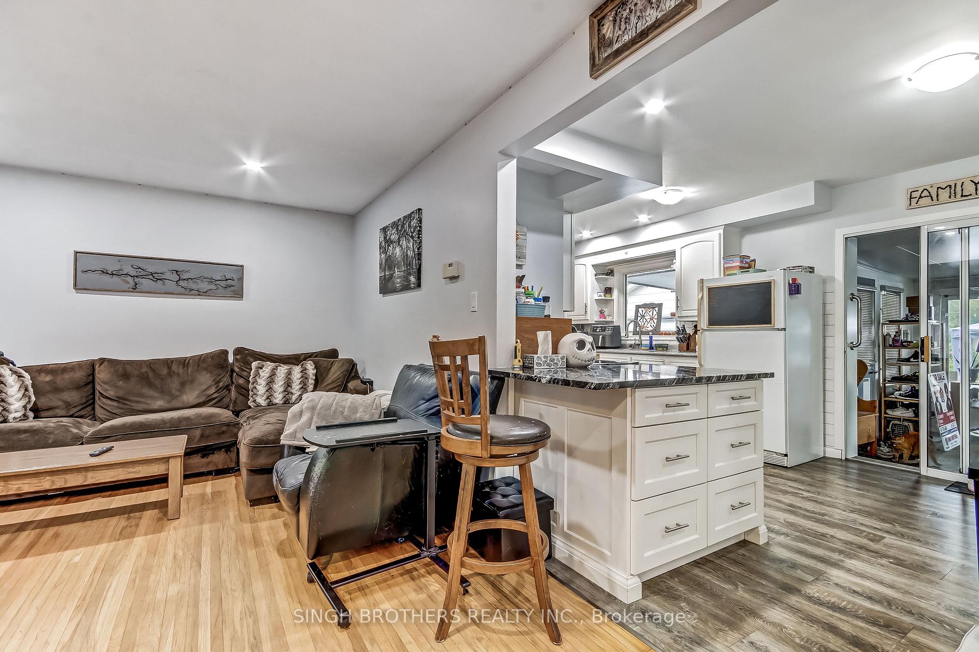 Photo 9 of 316 Willowgrove Crescent, Woodstock, Woodstock - North — HOMEH