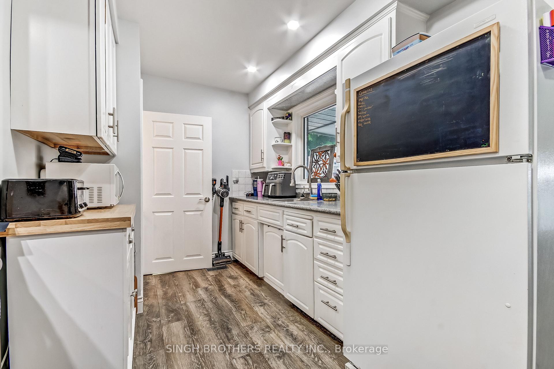 Photo 10 of 316 Willowgrove Crescent, Woodstock, Woodstock - North — HOMEH