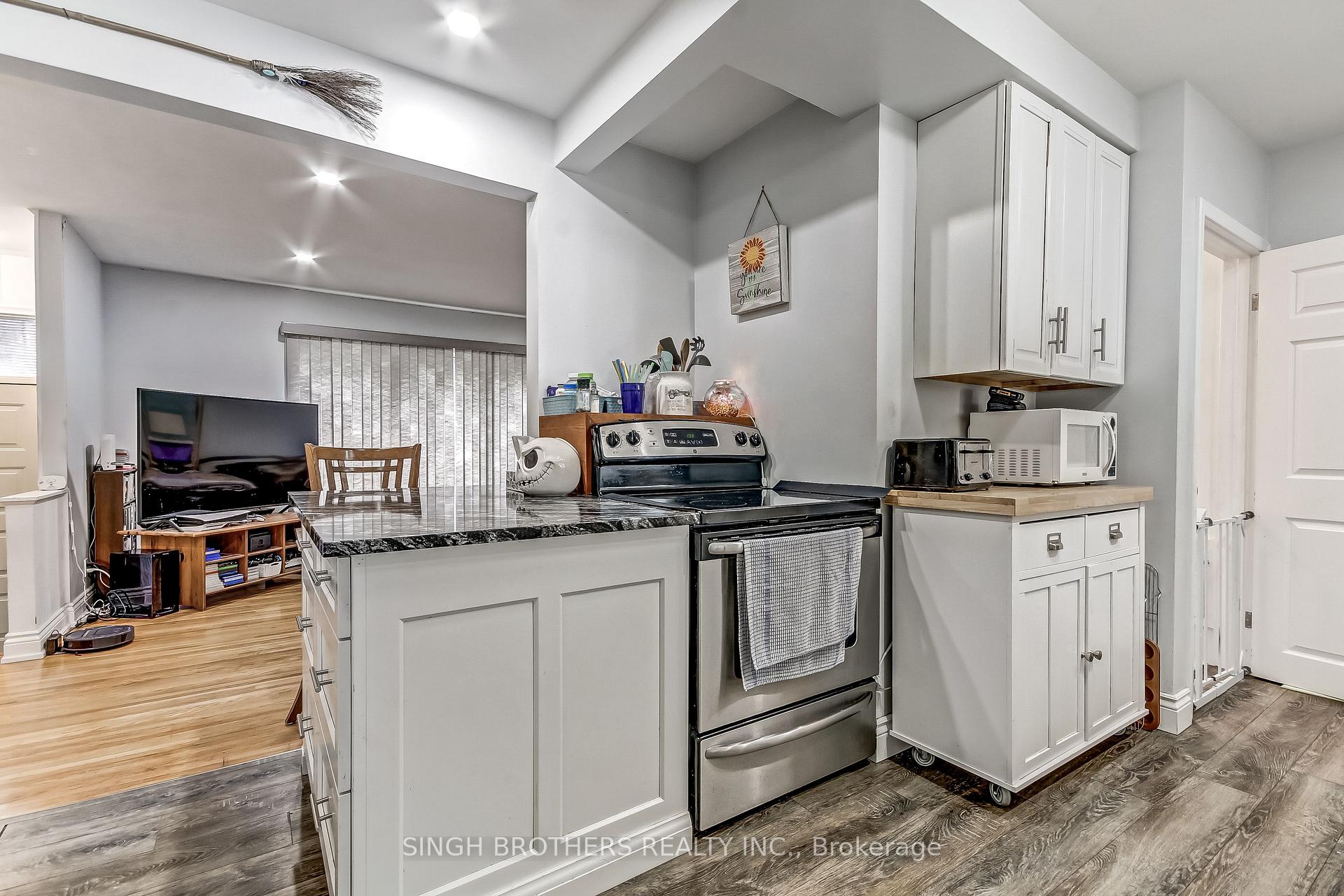 Photo 11 of 316 Willowgrove Crescent, Woodstock, Woodstock - North — HOMEH