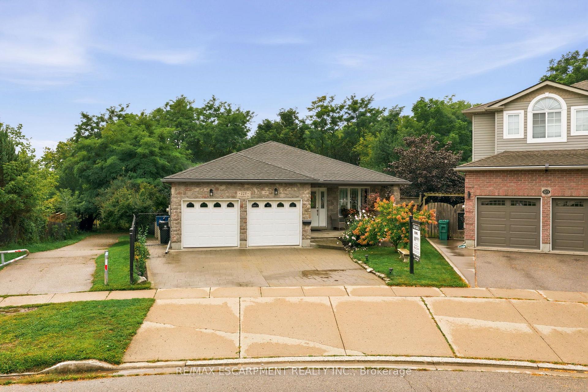 Photo 2 of 125 Langlaw Drive, Cambridge, Christopher-Champlain — HOMEH
