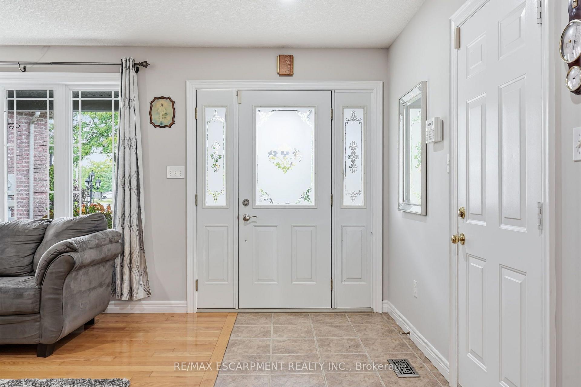 Photo 7 of 125 Langlaw Drive, Cambridge, Christopher-Champlain — HOMEH