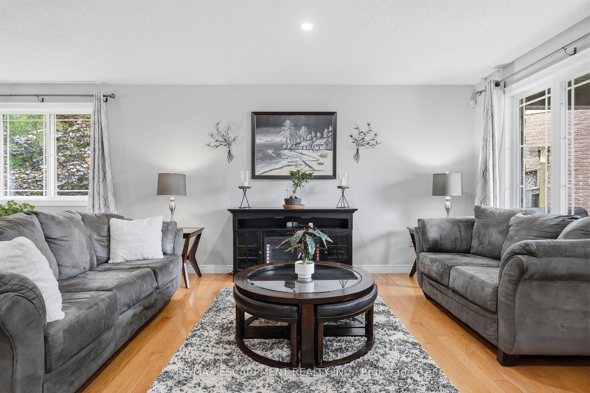 Photo 9 of 125 Langlaw Drive, Cambridge, Christopher-Champlain — HOMEH