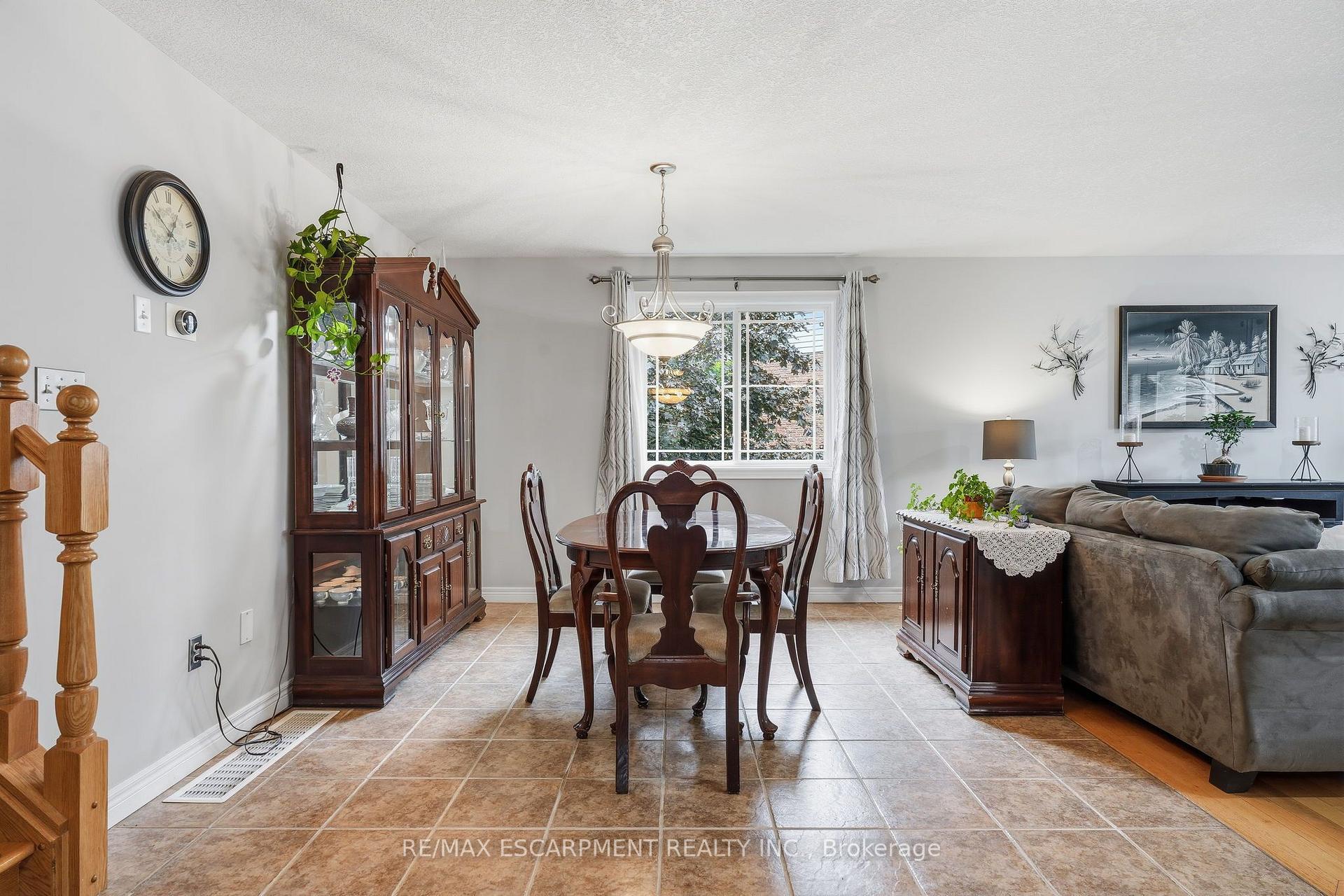 Photo 13 of 125 Langlaw Drive, Cambridge, Christopher-Champlain — HOMEH
