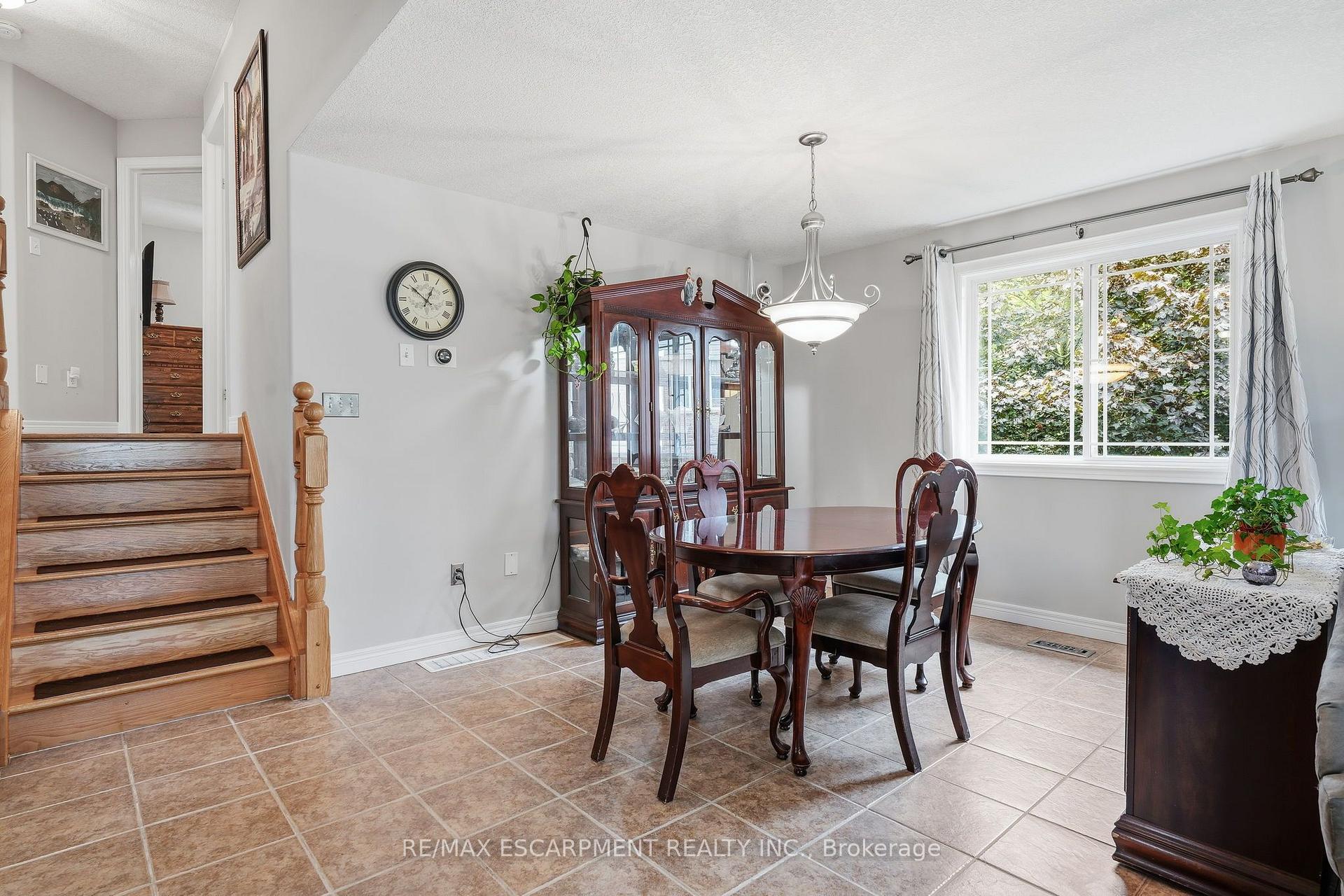 Photo 14 of 125 Langlaw Drive, Cambridge, Christopher-Champlain — HOMEH