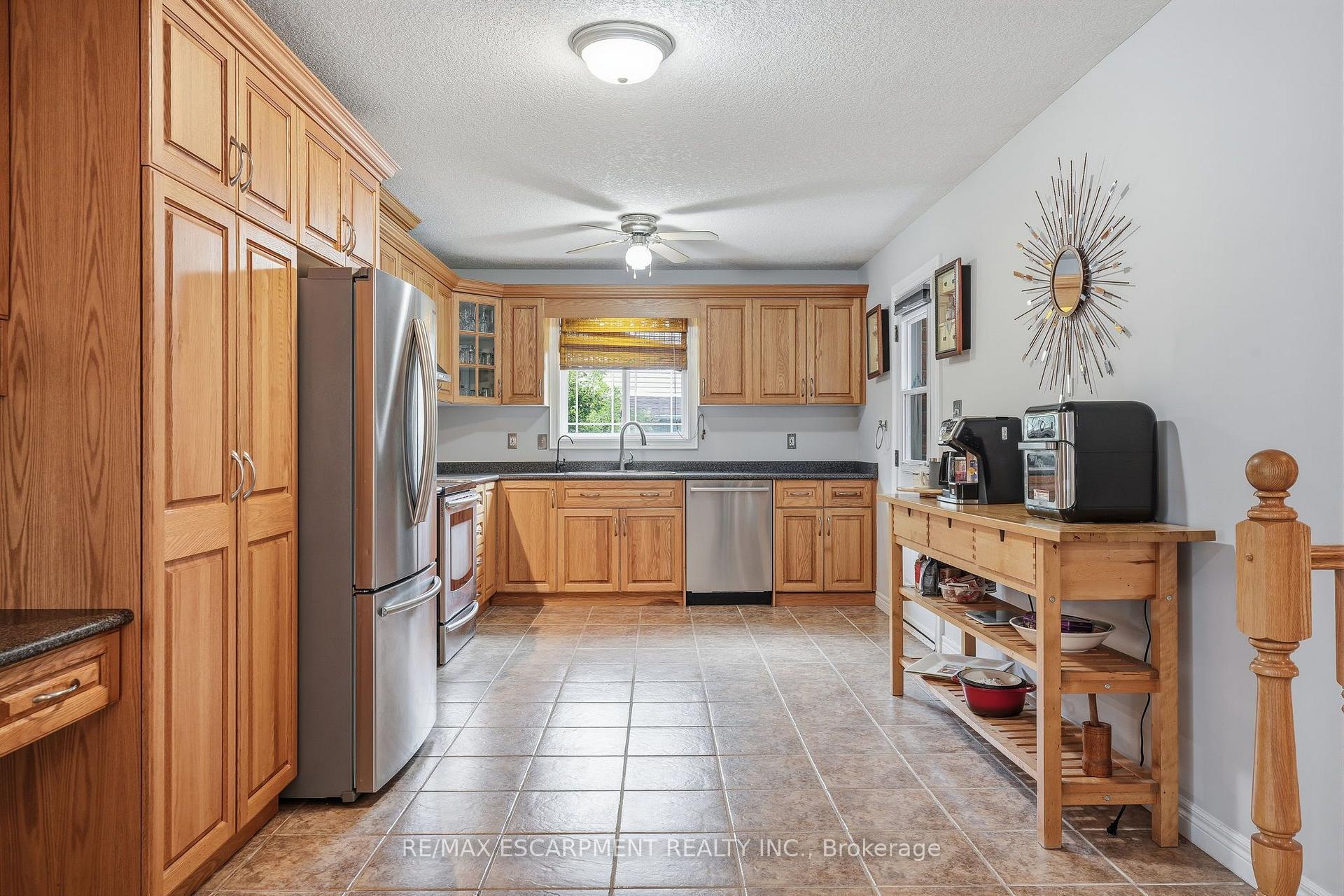 Photo 17 of 125 Langlaw Drive, Cambridge, Christopher-Champlain — HOMEH