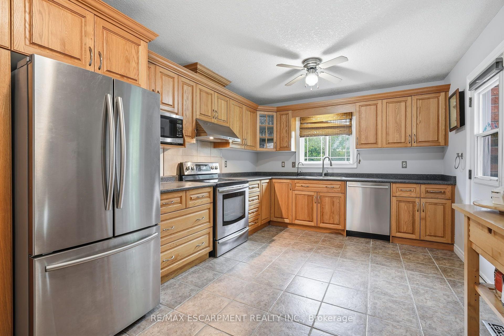 Photo 18 of 125 Langlaw Drive, Cambridge, Christopher-Champlain — HOMEH