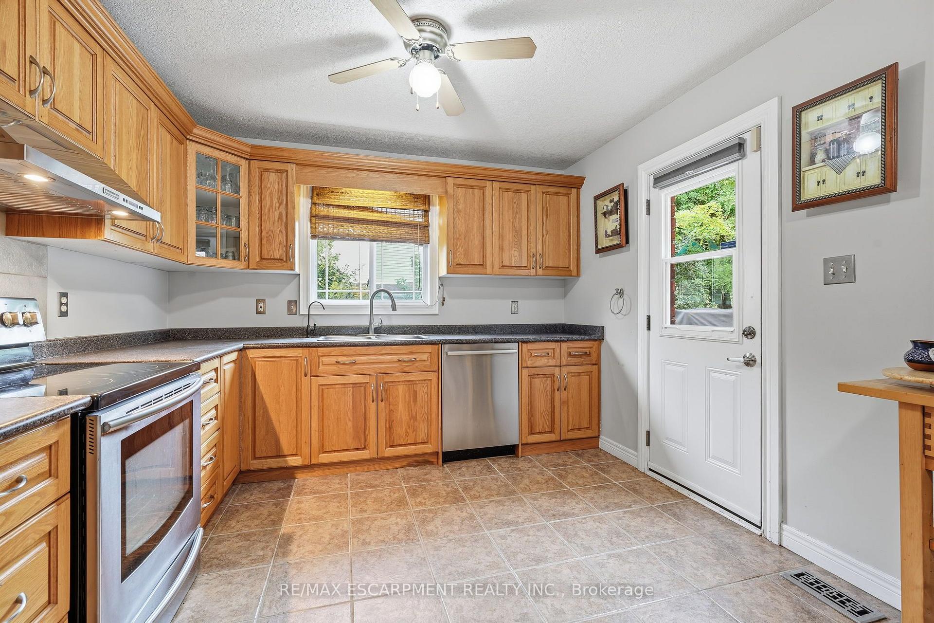 Photo 19 of 125 Langlaw Drive, Cambridge, Christopher-Champlain — HOMEH