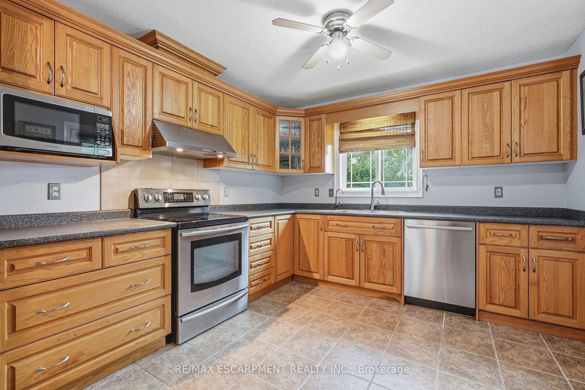 Photo 20 of 125 Langlaw Drive, Cambridge, Christopher-Champlain — HOMEH