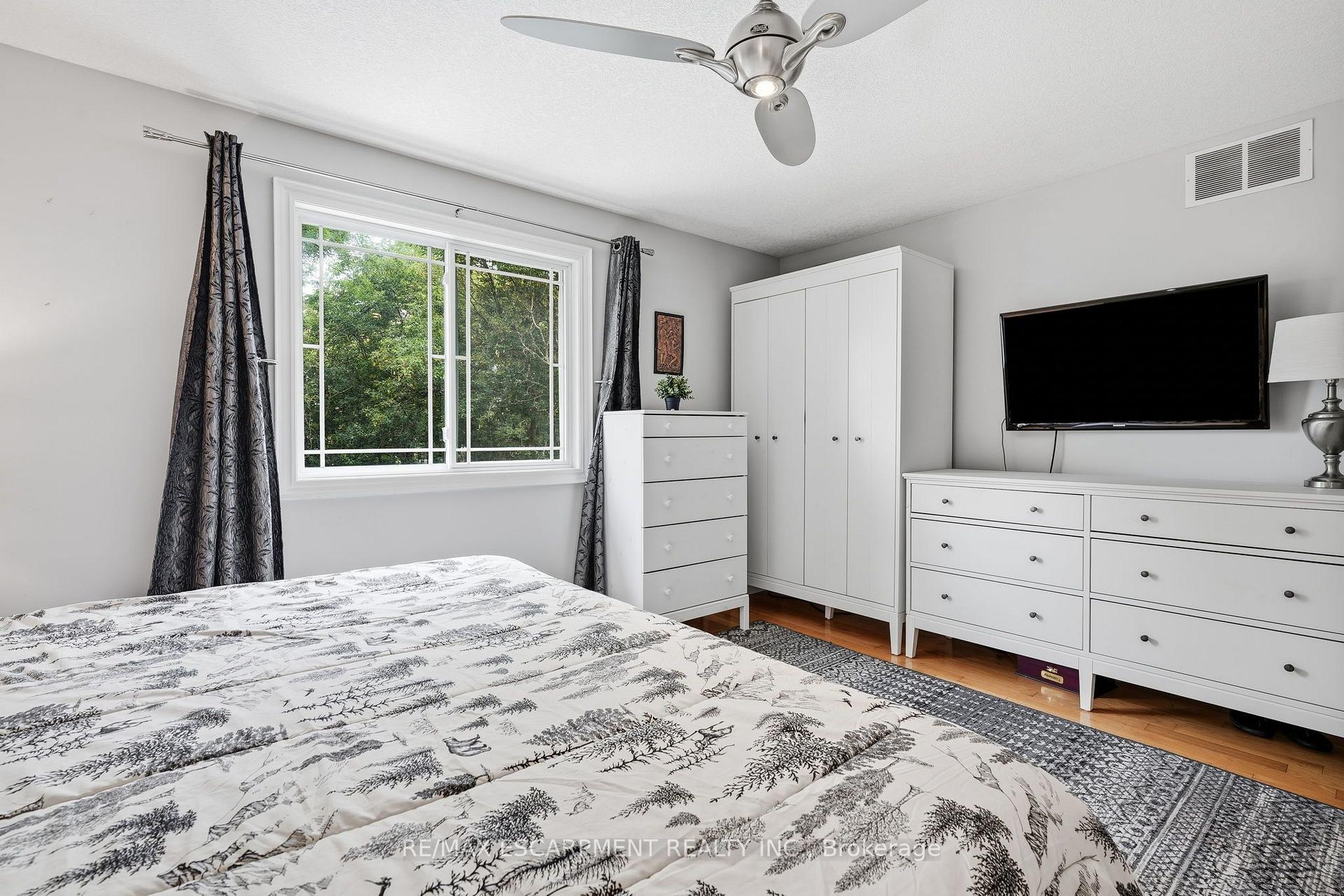 Photo 23 of 125 Langlaw Drive, Cambridge, Christopher-Champlain — HOMEH