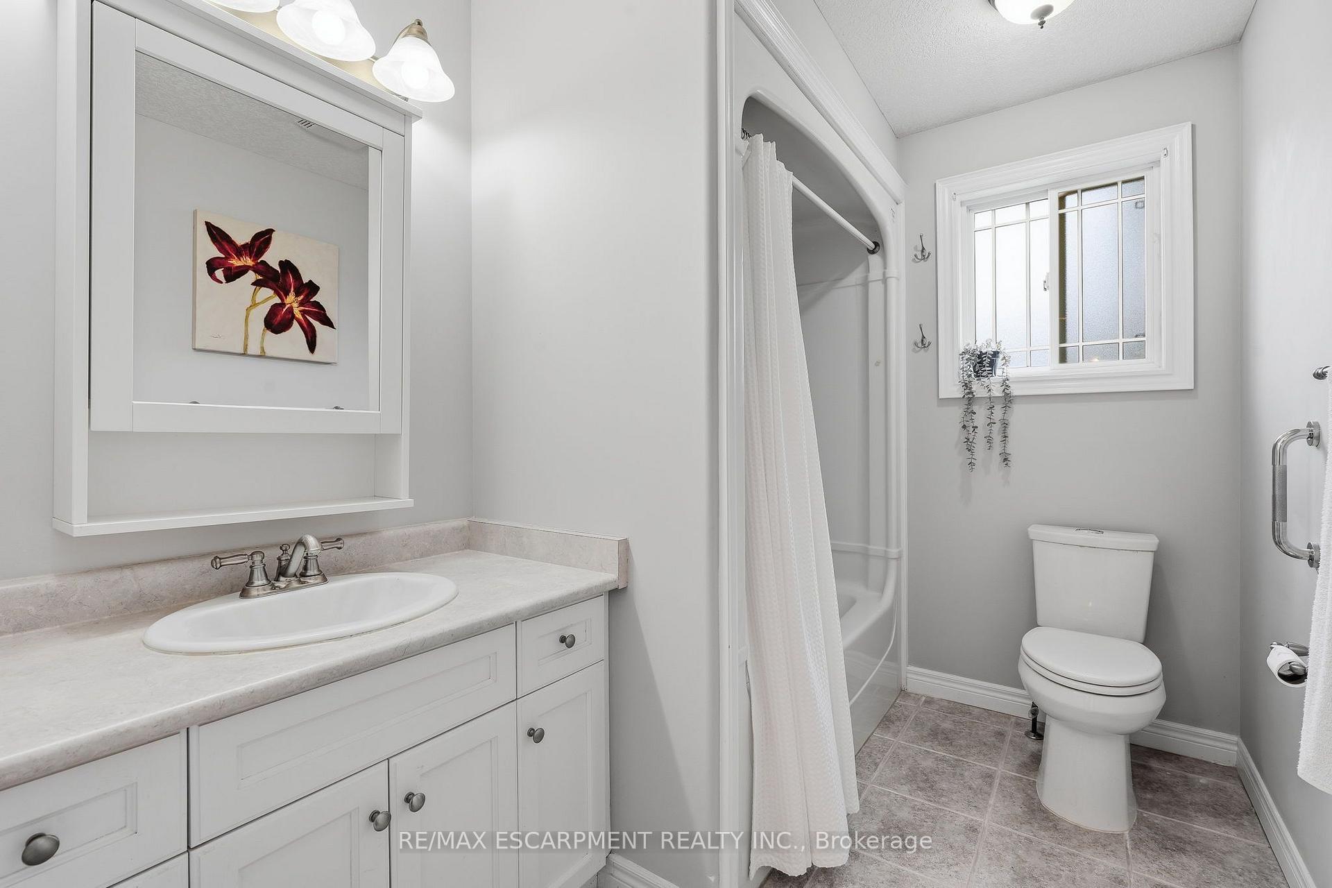 Photo 26 of 125 Langlaw Drive, Cambridge, Christopher-Champlain — HOMEH