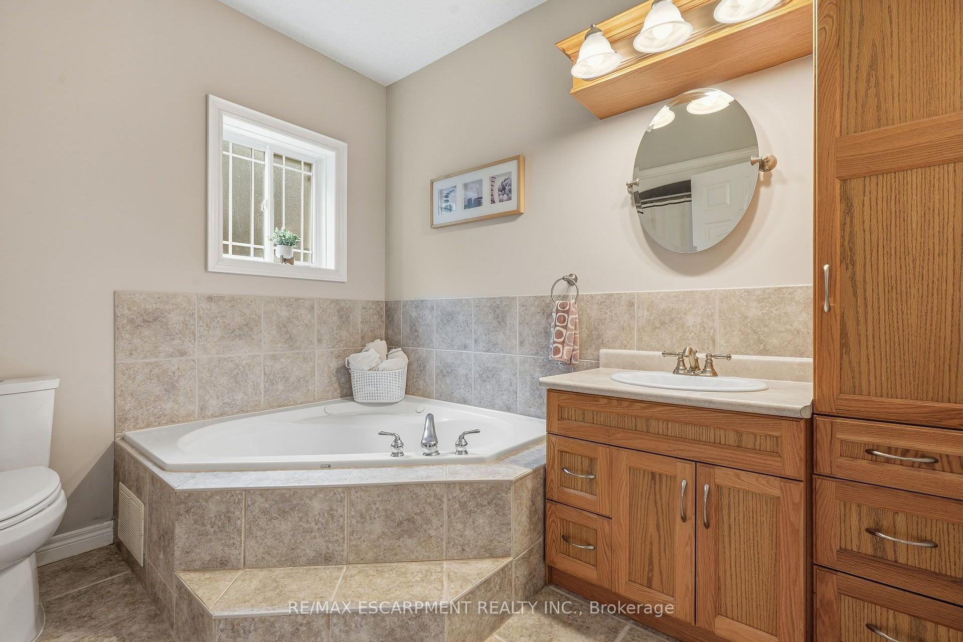 Photo 30 of 125 Langlaw Drive, Cambridge, Christopher-Champlain — HOMEH