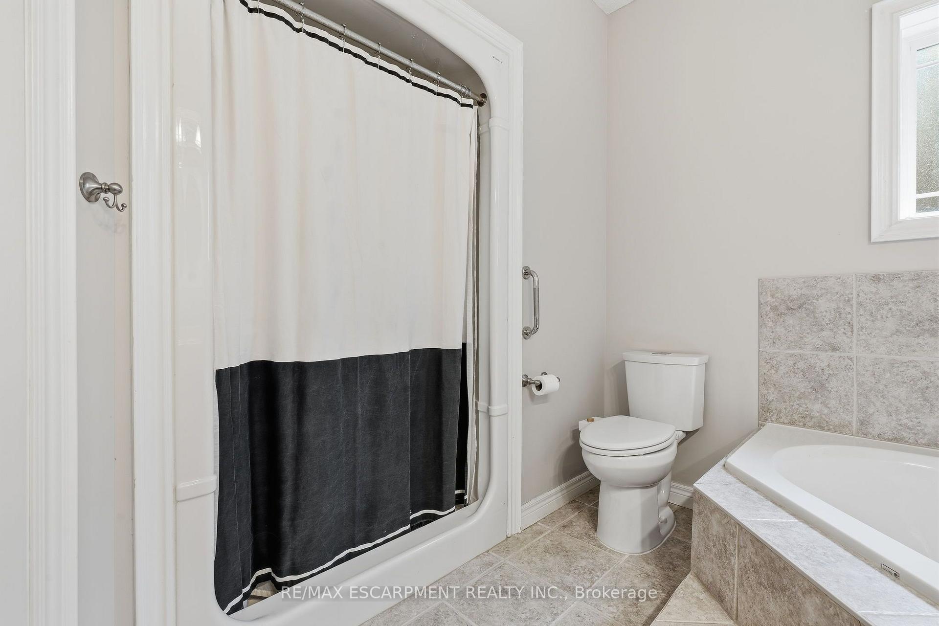 Photo 31 of 125 Langlaw Drive, Cambridge, Christopher-Champlain — HOMEH