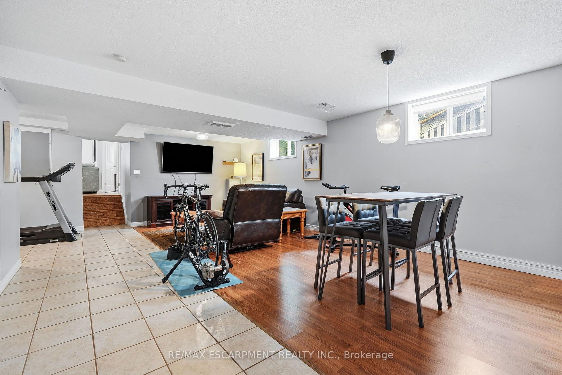 Photo 33 of 125 Langlaw Drive, Cambridge, Christopher-Champlain — HOMEH