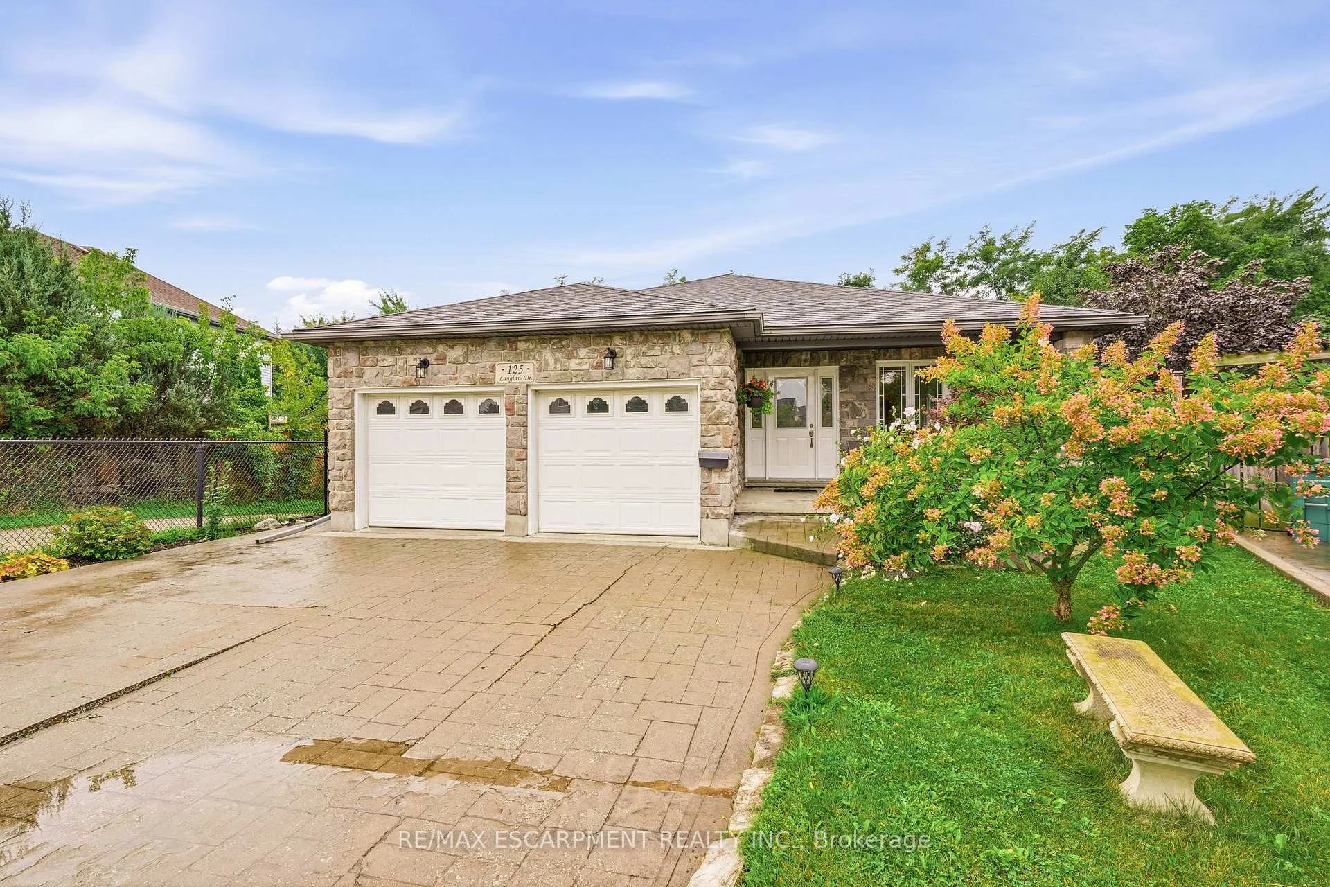 Photo 5 of 125 Langlaw Drive, Cambridge, Christopher-Champlain — HOMEH
