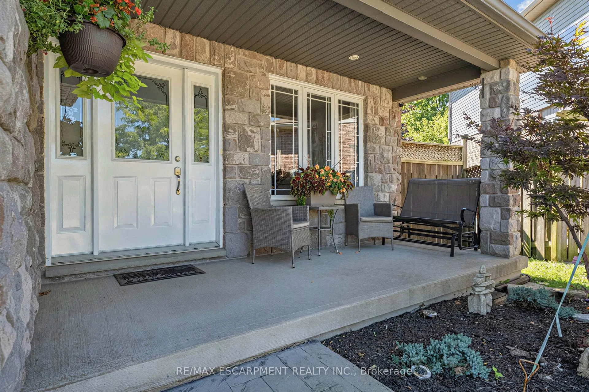 Photo 6 of 125 Langlaw Drive, Cambridge, Christopher-Champlain — HOMEH