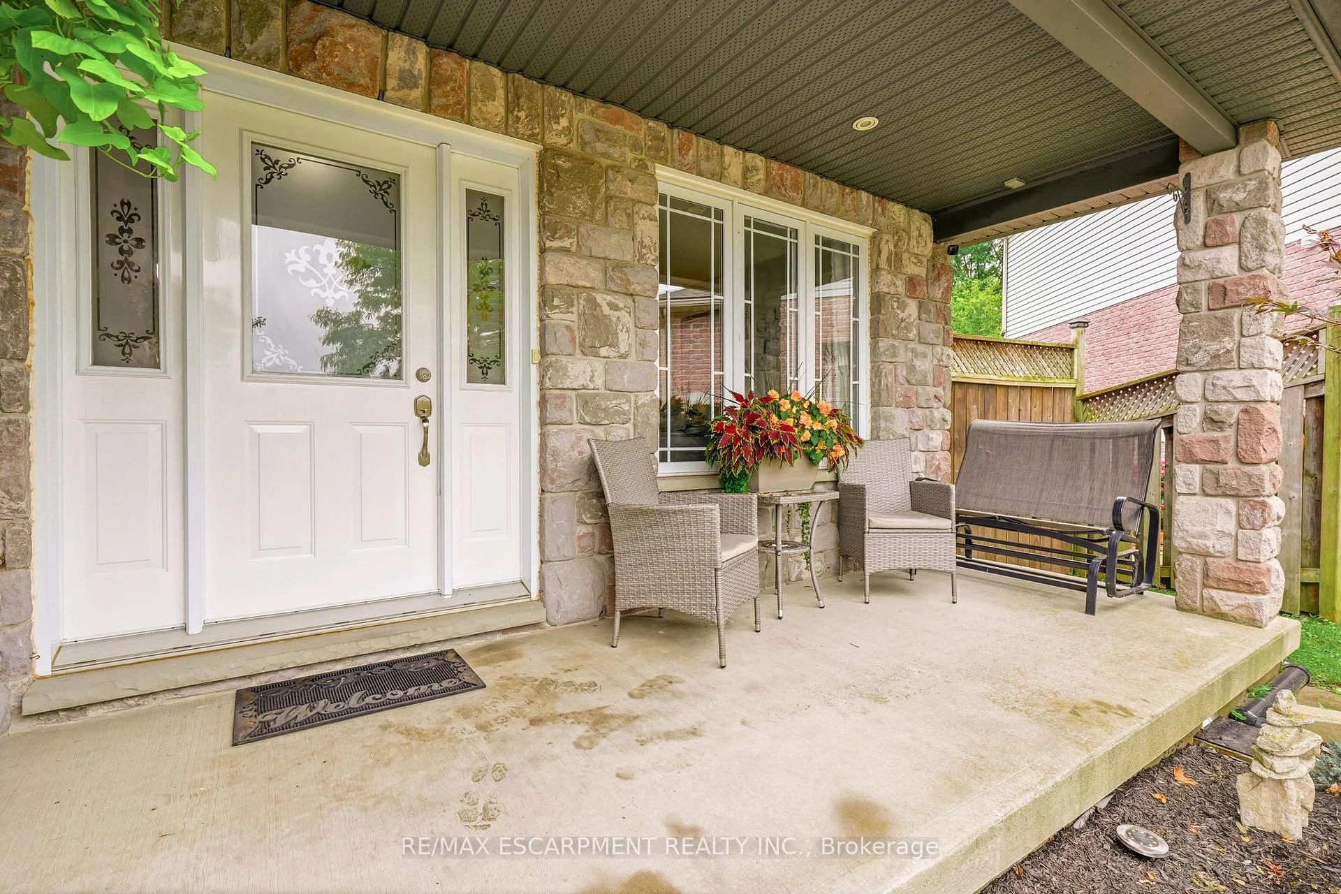 Photo 8 of 125 Langlaw Drive, Cambridge, Christopher-Champlain — HOMEH