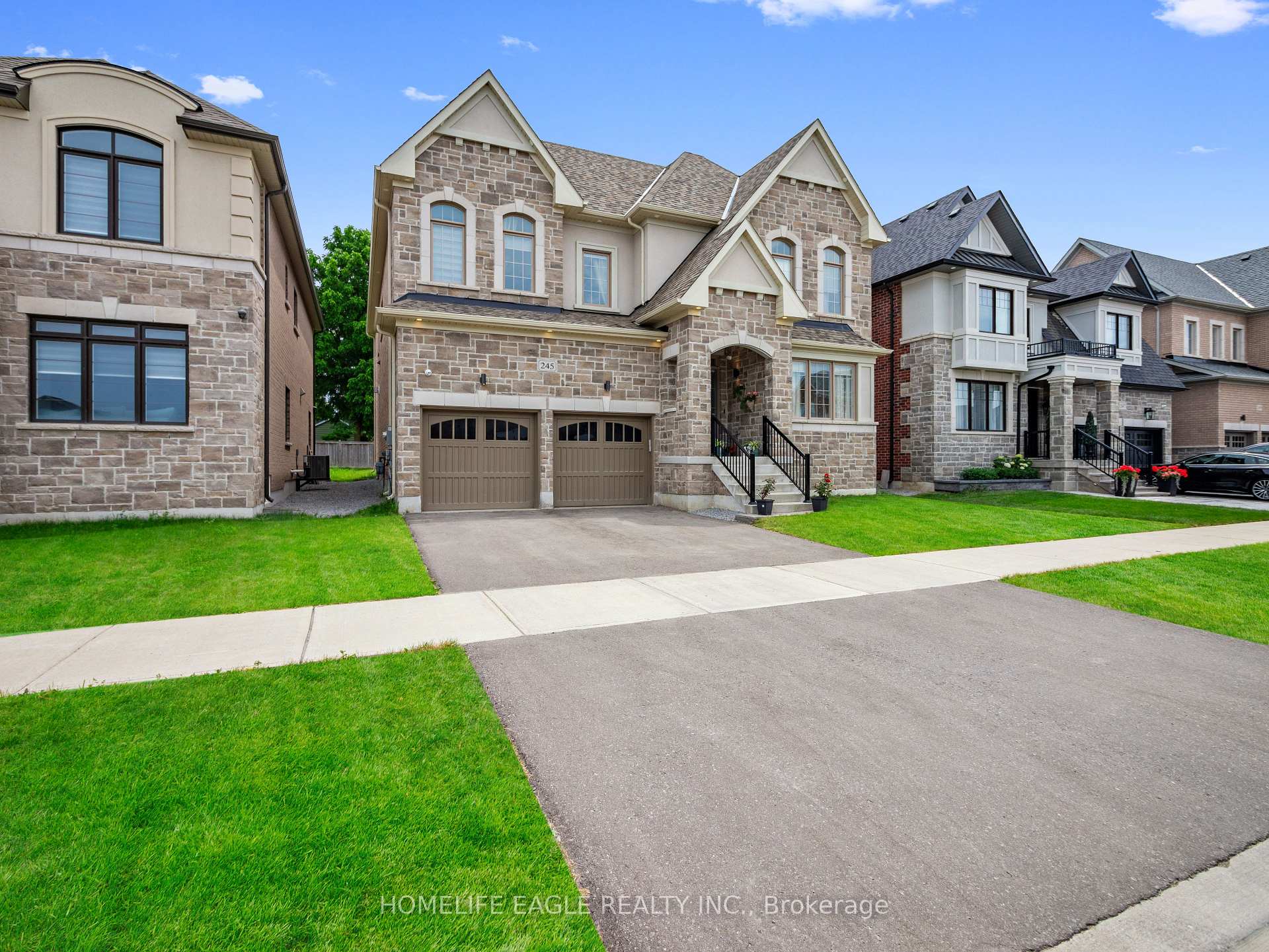 Photo 2 of 245 Danny Wheeler Boulevard, Georgina, Keswick North — HOMEH