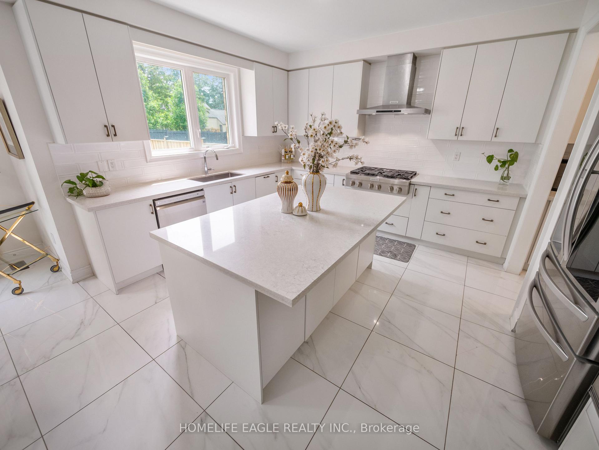 Photo 8 of 245 Danny Wheeler Boulevard, Georgina, Keswick North — HOMEH